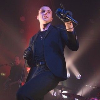 Theo Hutchcraft, Hurts in Hurts Playing A Headline Gig