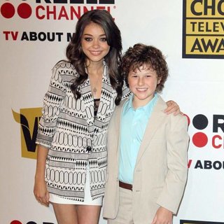 Sarah Hyland, Nolan Gould in The 2011 Critics Choice Television Awards Luncheon - Red Carpet