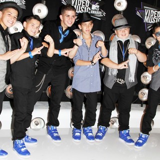 ICONic Boyz in 2011 MTV Video Music Awards - Arrivals