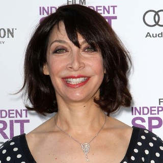 Illeana Douglas in 27th Annual Independent Spirit Awards - Arrivals