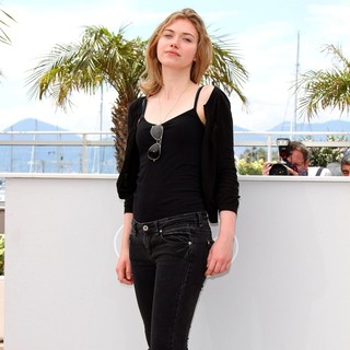 Imogen Poots in 2010 Cannes International Film Festival - Day 3 - Chatroom Photocall - imogen-poots-2010-cannes-international-film-festival-04
