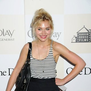 Imogen Poots in New York Premiere of One Day - imogen-poots-premiere-of-one-day-02