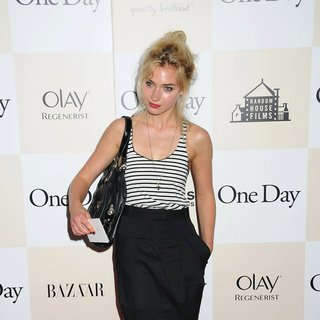 Imogen Poots in New York Premiere of One Day - imogen-poots-premiere-of-one-day-03