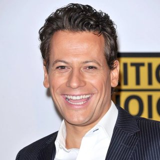 Ioan Gruffudd in The 2011 Critics Choice Television Awards Luncheon - Red Carpet