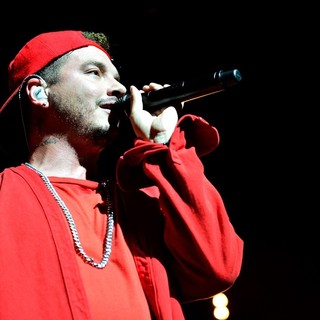 j balvin gf j balvin pictures with high quality photos j balvin gf j balvin pictures with high quality photos