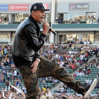 J. Cole in 102.7 KIIS FM's Wango Tango 2012 - Show - j-cole-wango-tango-2012-show-05