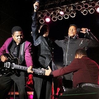 Tito Jackson, Jackie Jackson, Jermaine Jackson, Marlon Jackson in The 34th Annual Seaside Summer Concert