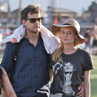 Joshua Jackson in The 2013 Coachella Valley Music and Arts Festival - Week 1 Day 2 - jackson-kruger-2013-coachella-valley-music-and-arts-festival-07