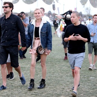 Joshua Jackson in The 2013 Coachella Valley Music and Arts Festival - Week 1 Day 3 - jackson-kruger-2013-coachella-valley-music-and-arts-festival-18
