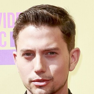 Jackson Rathbone in 2012 MTV Video Music Awards - Arrivals