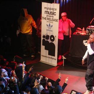 Jadakiss Launches His Album The Last Kiss with A Performance
