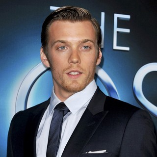Jake Abel in The Premiere of The Host - Arrivals - jake-abel-premiere-the-host-01
