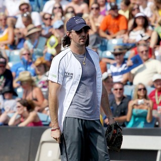 Jake Owen in City of Hope Charity Softball Challenge