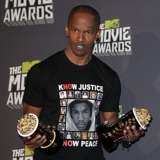 Jamie Foxx in 2013 MTV Movie Awards - Press Room - jamie-foxx-2013-mtv-movie-awards-press-room-01