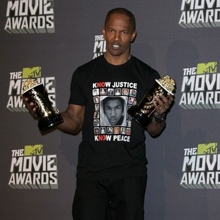Jamie Foxx in 2013 MTV Movie Awards - Press Room - jamie-foxx-2013-mtv-movie-awards-press-room-03