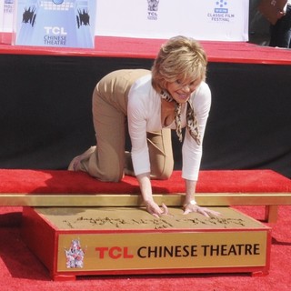Handprint and Footprint Ceremony Honouring Actress Jane Fonda - jane-fonda-handprint-and-footprint-ceremony-10