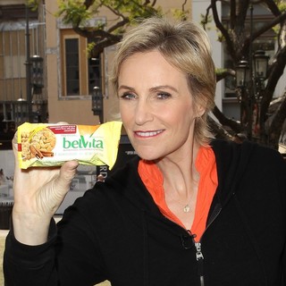 Jane Lynch Teams Up with belVita Breakfast Biscuits and Launch A Morning Motivation Web Video - jane-lynch-belvita-breakfast-biscuits-05