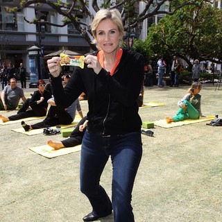 Jane Lynch Teams Up with belVita Breakfast Biscuits and Launch A Morning Motivation Web Video
