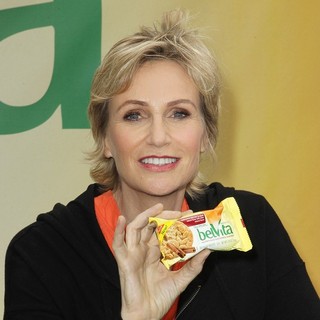 Jane Lynch Teams Up with belVita Breakfast Biscuits and Launch A Morning Motivation Web Video