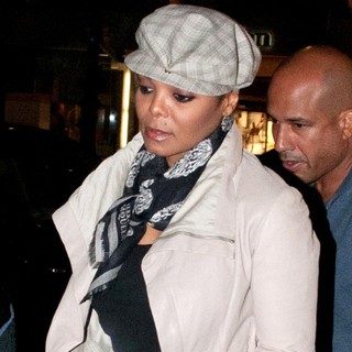 Janet Jackson Having Dinner at Di Sushi Restaurant on Kurfuerstendamm Street - janet-jackson-having-dinner-01