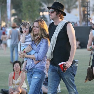 Alicia Silverstone in Celebrities at The 2012 Coachella Valley Music and Arts Festival - Week 2 Day 2 - jarecki-silverstone-2012-coachella-week-2-day-2-20