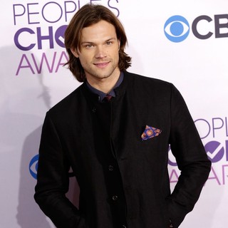Jared Padalecki in People's Choice Awards 2013 - Red Carpet Arrivals - jared-padalecki-people-s-choice-awards-2013-04