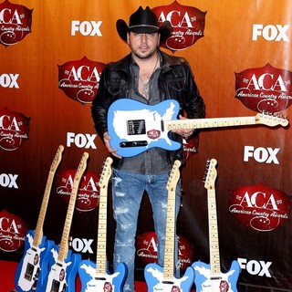 Jason Aldean in 2011 American Country Awards - Press Room - jason-aldean-2011-american-country-awards-press-room-03