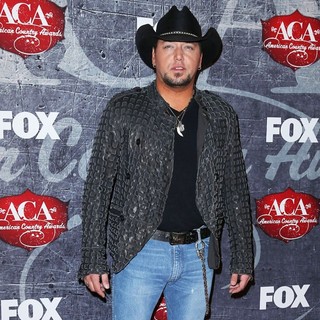 Jason Aldean in 2012 American Country Awards - Arrivals