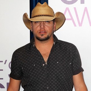 Jason Aldean in The 2013 People's Choice Awards Nominee Announcements - jason-aldean-2013-people-s-choice-awards-nominee-02
