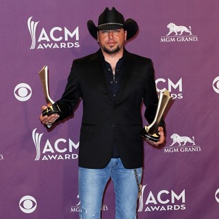 Jason Aldean in 48th Annual ACM Awards - Press Room - jason-aldean-48th-annual-acm-awards-press-room-02