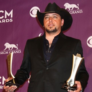 Jason Aldean in 48th Annual ACM Awards - Press Room - jason-aldean-48th-annual-acm-awards-press-room-03