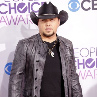Jason Aldean in People's Choice Awards 2013 - Red Carpet Arrivals