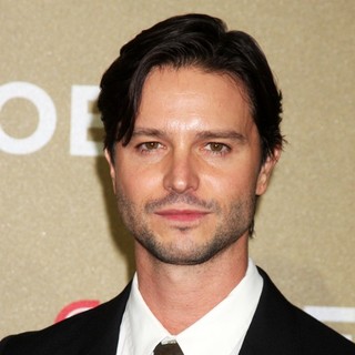 Jason Behr in CNN Heroes: An All-Star Tribute - Arrivals - jason-behr-cnn-heroes-an-all-star-tribute-01