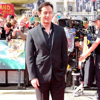 Jason Isaacs in Harry Potter and the Deathly Hallows Part II World Film Premiere - Arrivals - jason-isaacs-world-premiere-deathly-hallows-part-ii-02