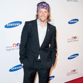 Jason Mraz in 2011 Samsung Hope for Children Benefit Gala - Arrivals