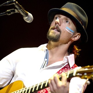 Jason Mraz in Jason Mraz Performing Live