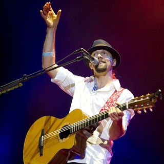 Jason Mraz in Jason Mraz Performing Live