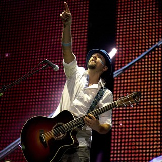 Jason Mraz in Jason Mraz Performing Live