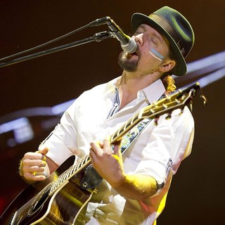 Jason Mraz in Jason Mraz Performing Live