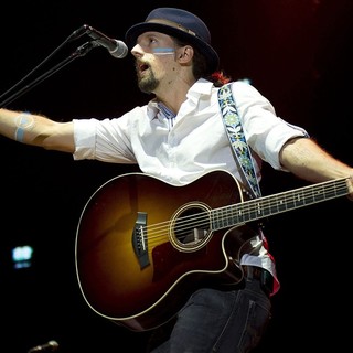 Jason Mraz in Jason Mraz Performing Live