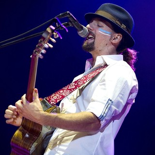 Jason Mraz in Jason Mraz Performing Live