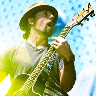 Jason Mraz Performs Live - jason-mraz-performs-live-03