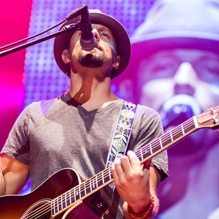 Jason Mraz in Jason Mraz Performs Live