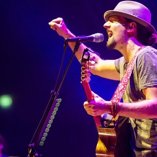 Jason Mraz in Jason Mraz Performs Live