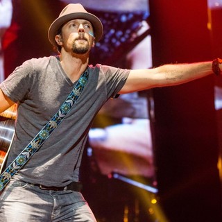 Jason Mraz in Jason Mraz Performs Live