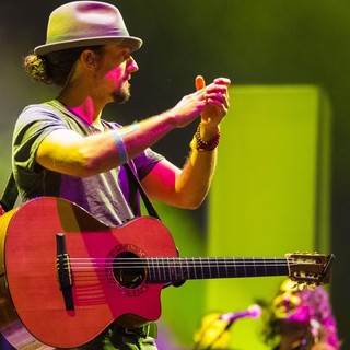 Jason Mraz in Jason Mraz Performs Live