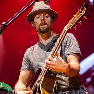 Jason Mraz in Jason Mraz Performs Live