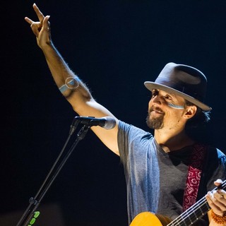 Jason Mraz in Jason Mraz Performs Live