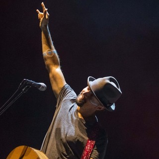 Jason Mraz in Jason Mraz Performs Live
