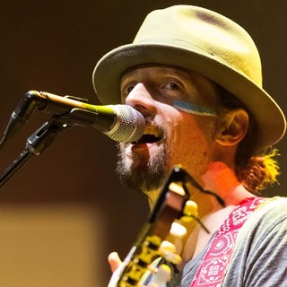 Jason Mraz in Jason Mraz Performs Live